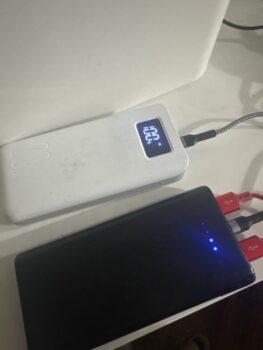 20000mAh External Battery Power Bank Dual USB With LED Flashlight photo review