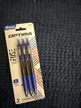 Optima Blue Oil-Gel Ink Retractable Pen w/ Grip (3/Pack) photo review